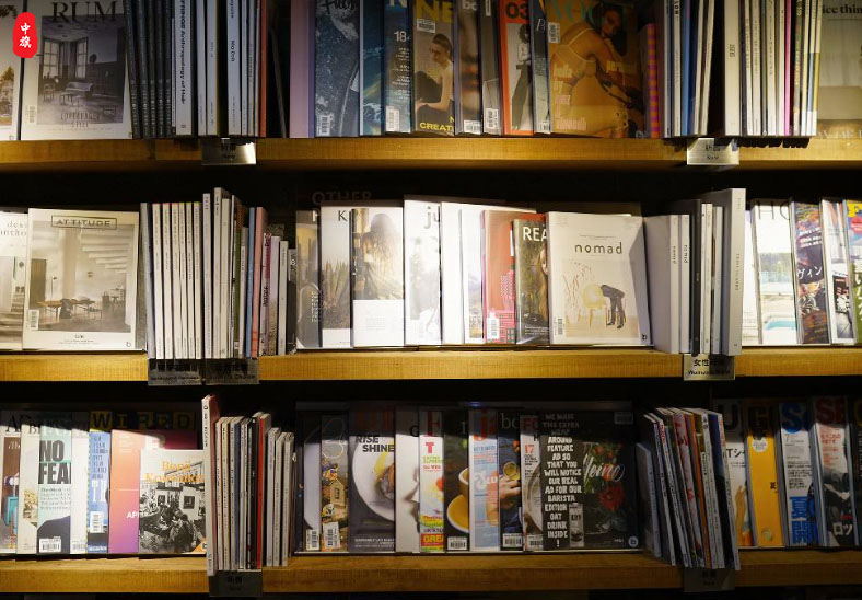 小旗家楼下卖杂志卖报刊的一家小店