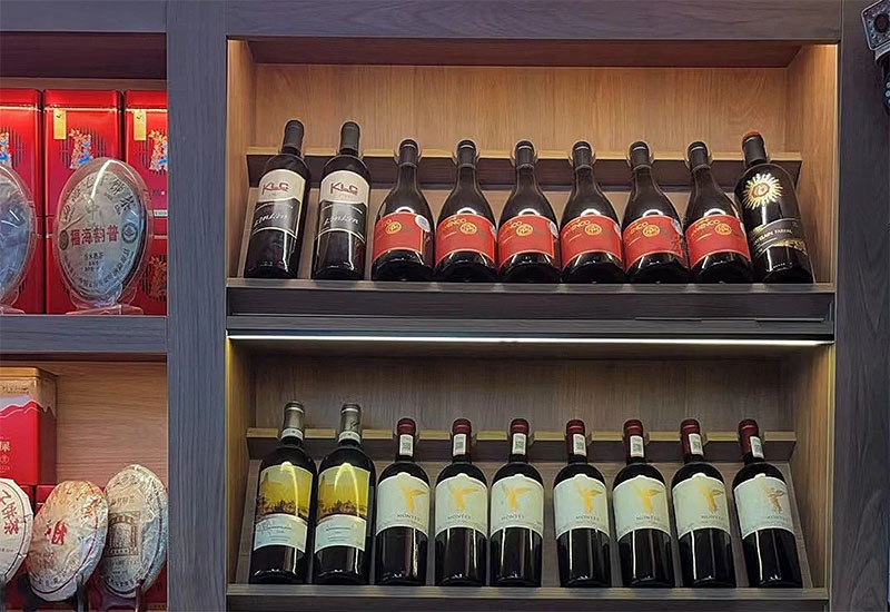 小旗店铺里卖的酒.jpg
