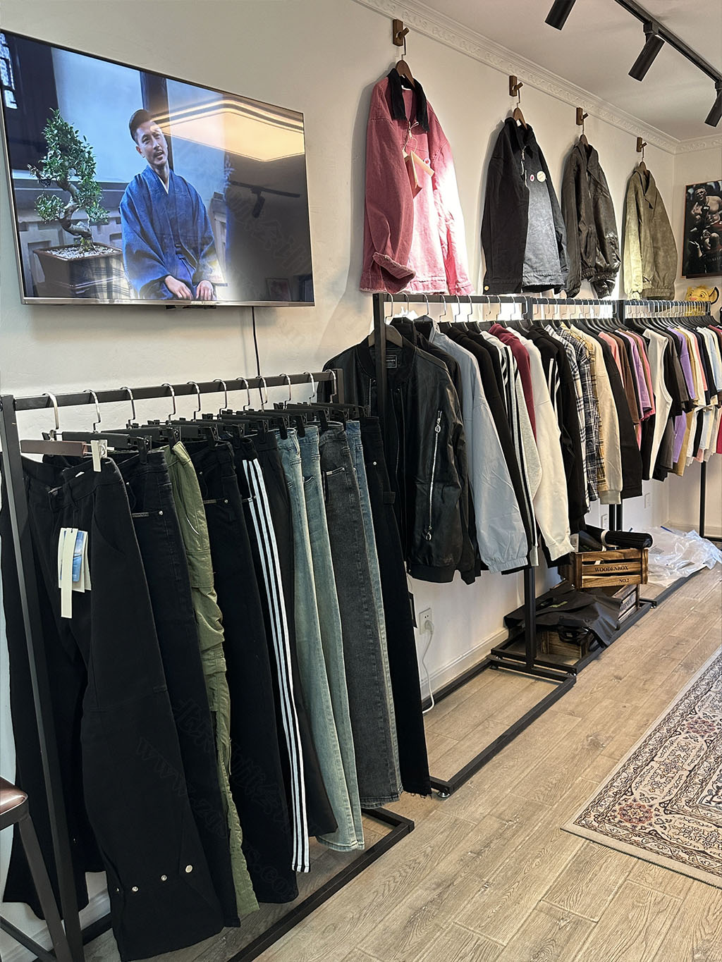 男款服装店.jpg