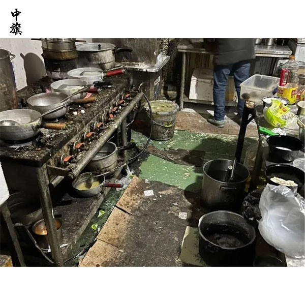 杨铭宇黄焖鸡食品安全曝光，顾客吃剩的菜竟被回收再卖！