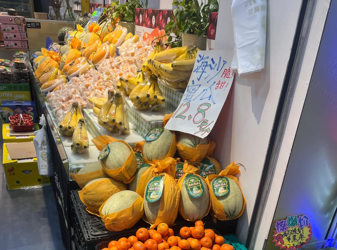 他家的店名就很有意思，叫来个苹果水果店.jpg