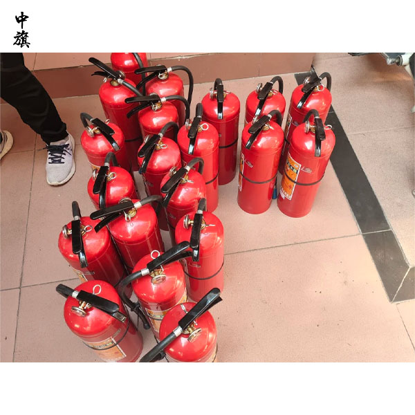 你们公司的灭火器该换了？灭火器多久检修一次？