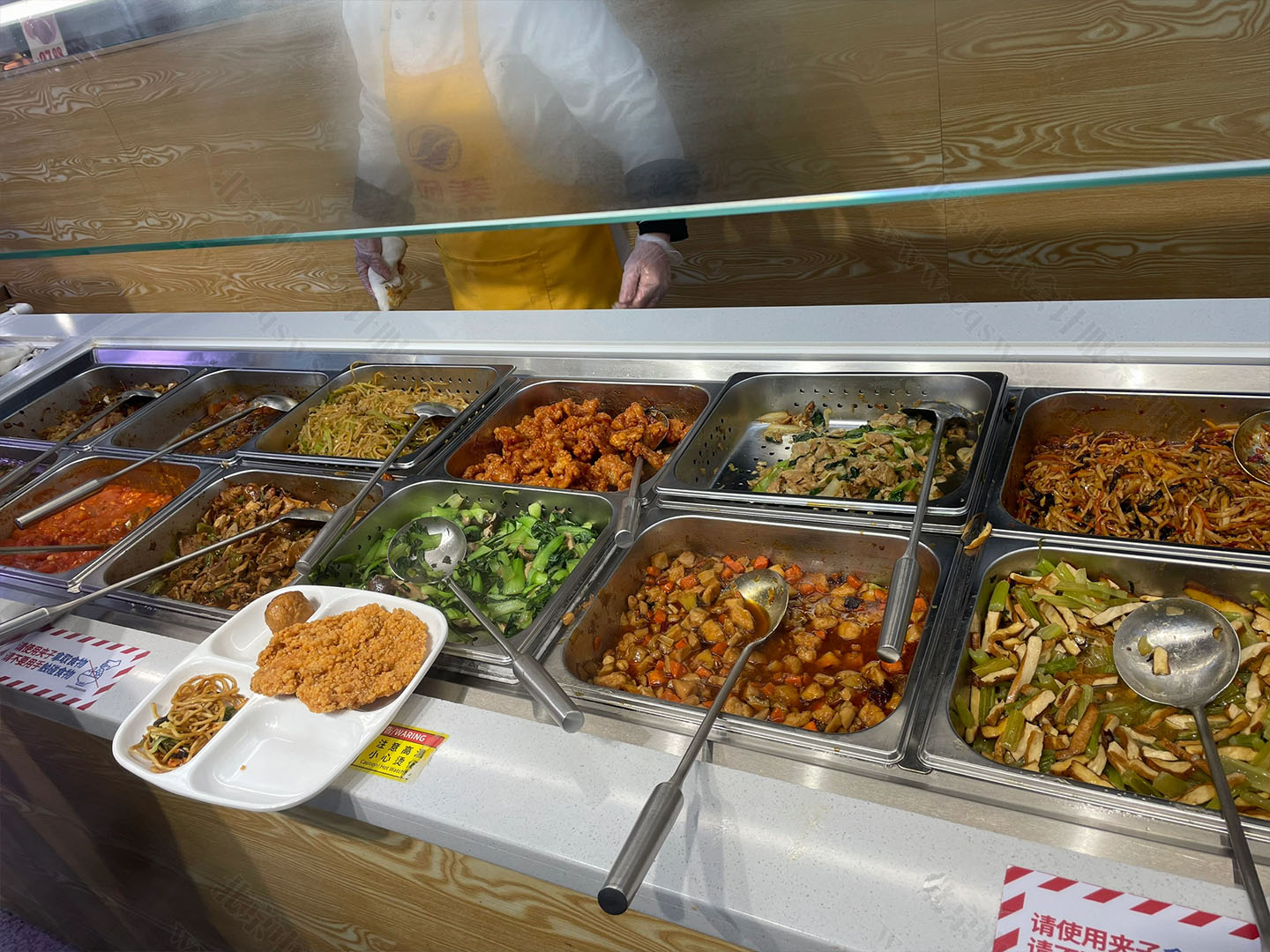 食堂里边的美食.jpg