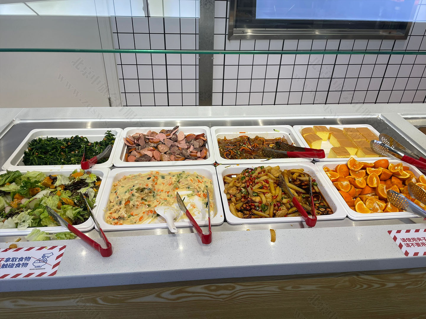 食堂内的菜品还是比较齐全的.jpg