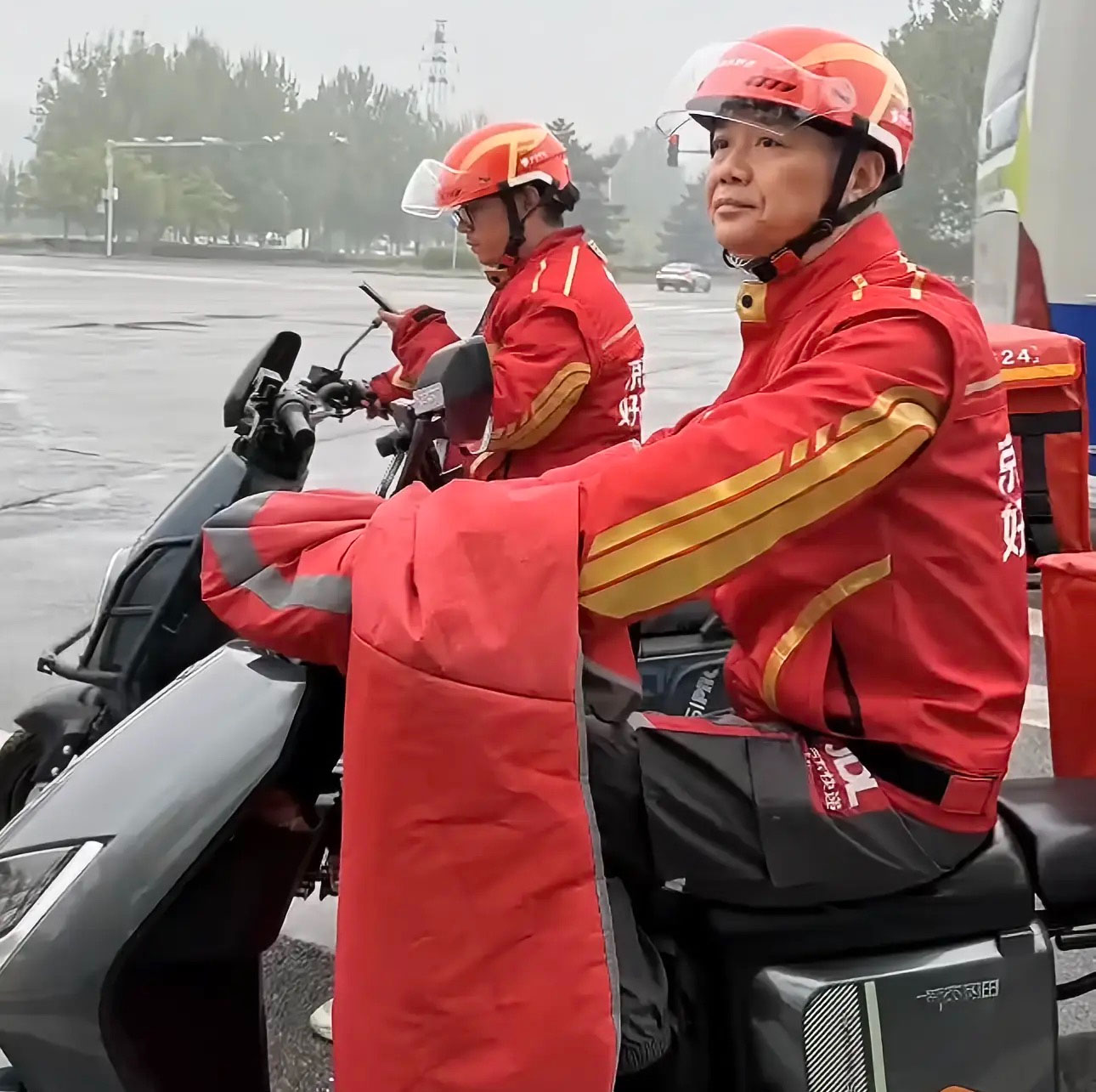 东哥已经开始跑外卖了.jpg