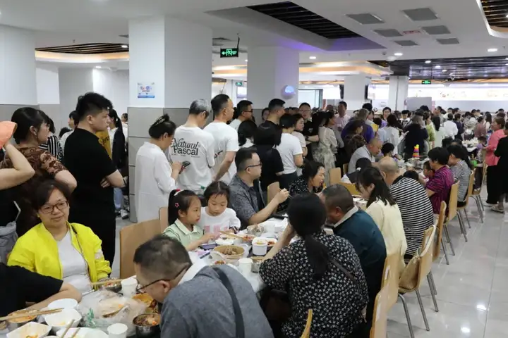 荣昌政府把政府机关食堂对外开放.png