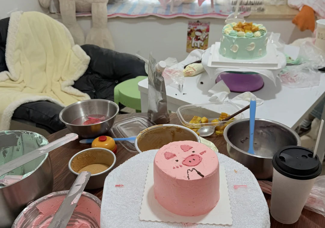 在自己家里做的小蛋糕店.jpg