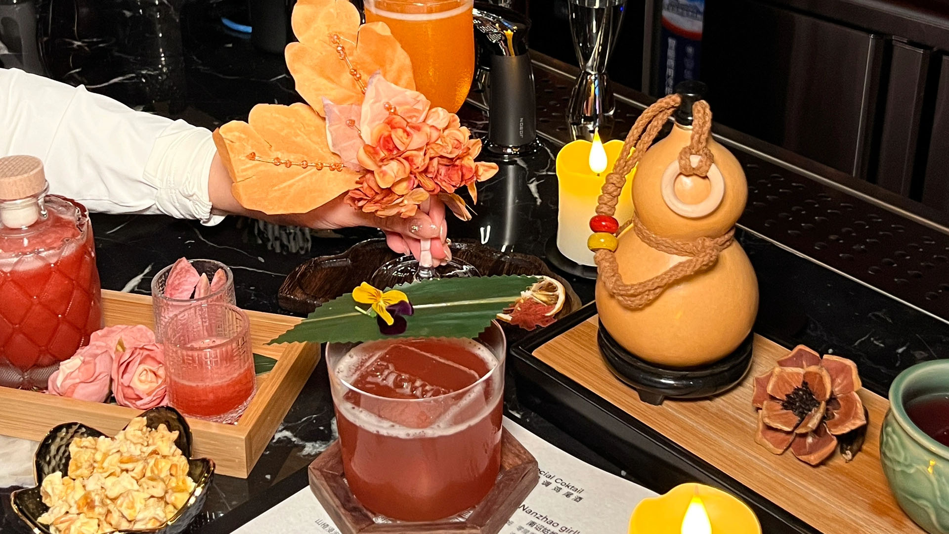酒吧里面也是有小吃的.jpg