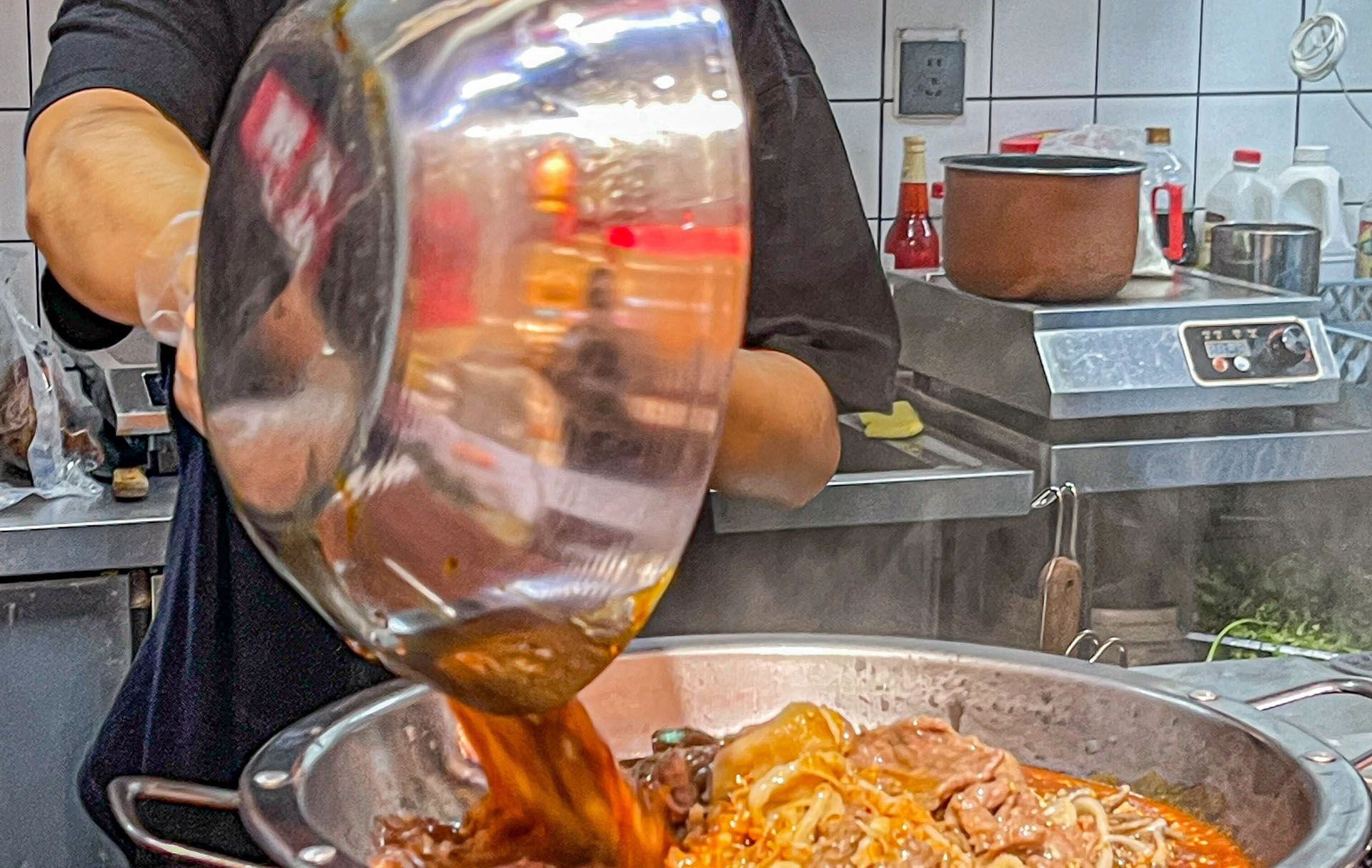 冒菜出餐非常快，简单拌几下即可.jpg