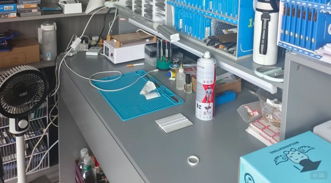 小小手机维修店.jpg