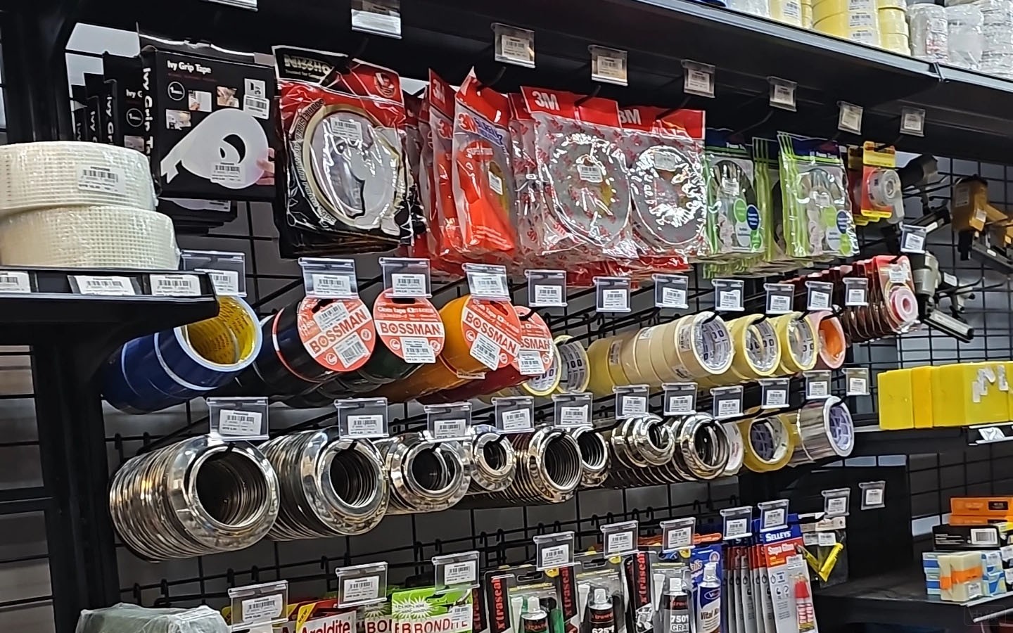 正在售卖的五金商店.jpg