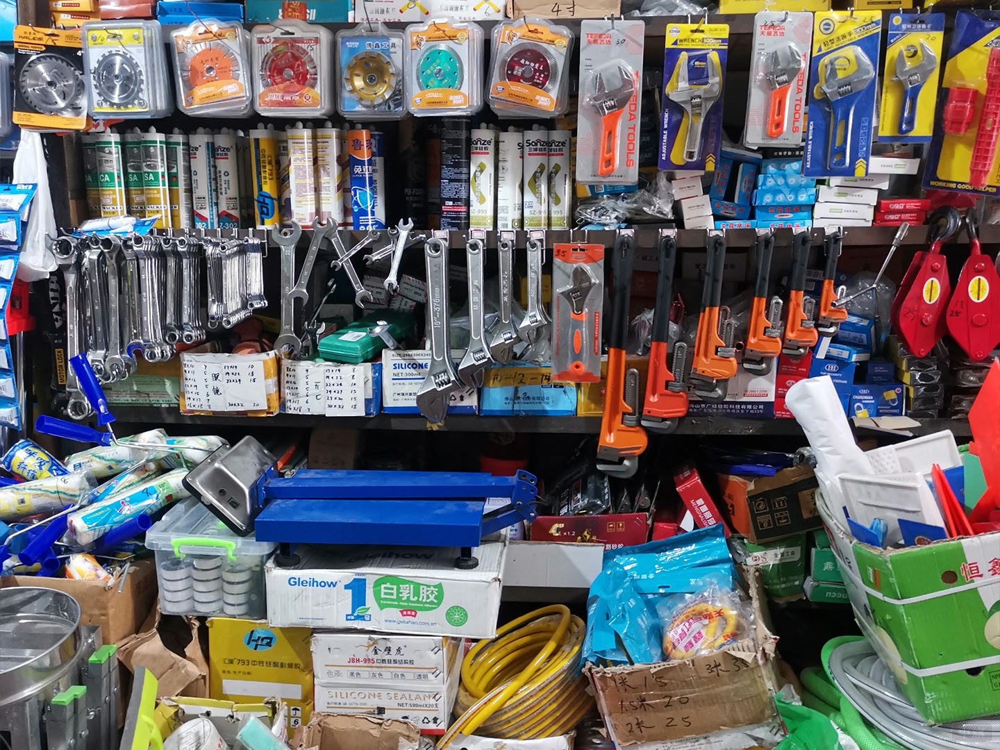 五金店内部陈设.jpg