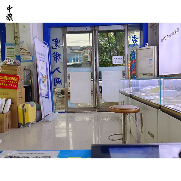 回乡开手机店后，我才知道线下生意多难做
