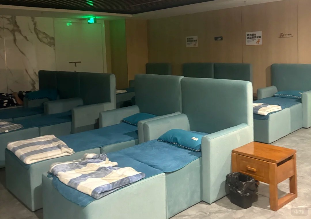 休息区上方吊顶都必须要有报警器.jpg