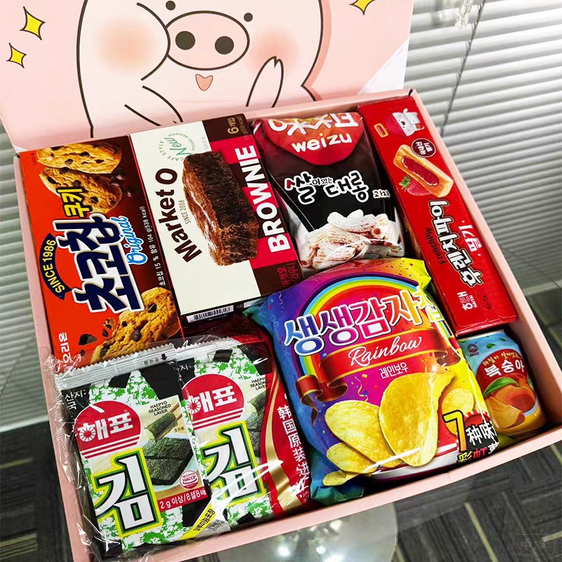 满满一小盒的进口食品.jpg
