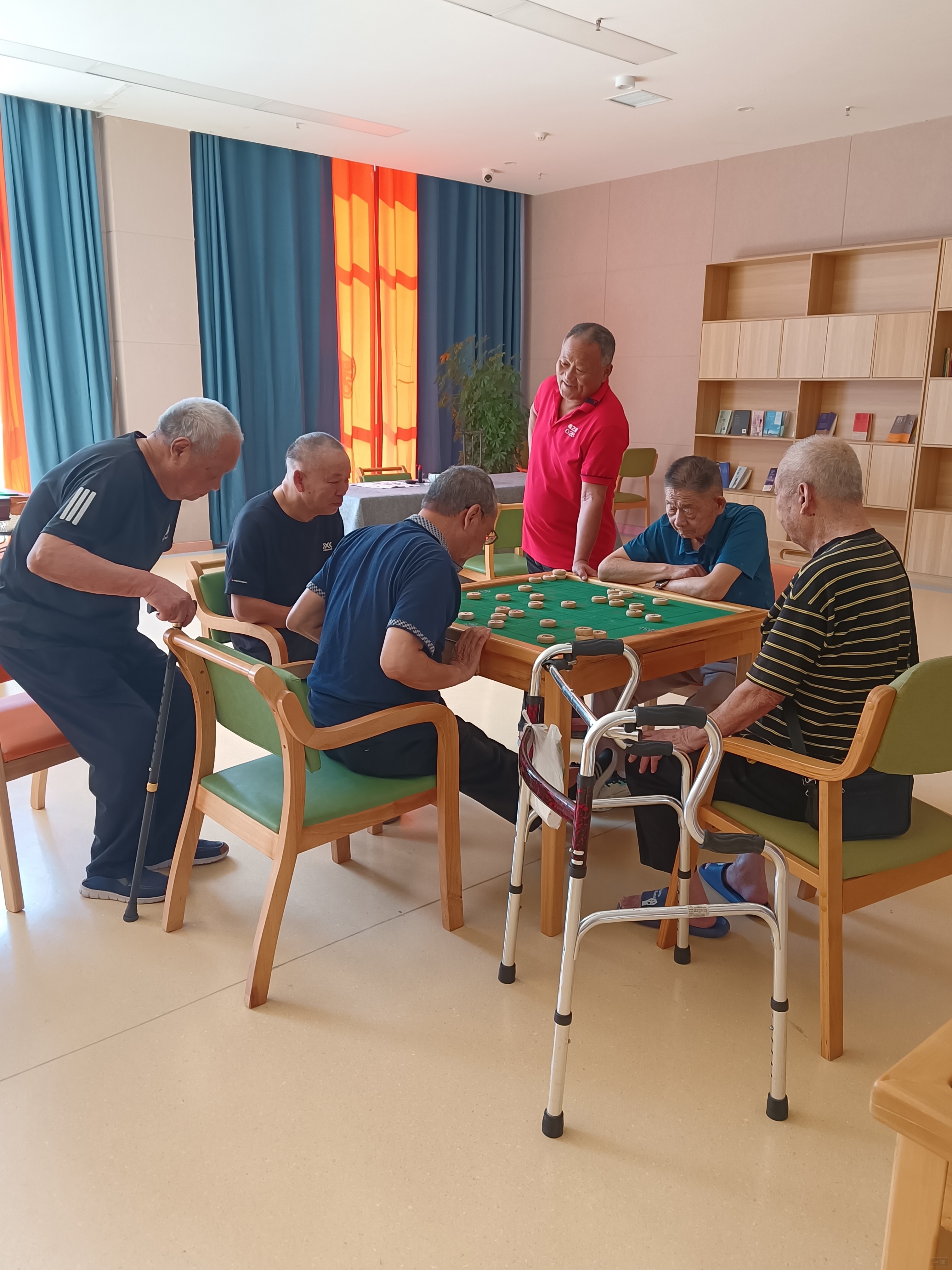 正在下象棋的叔叔们.jpg