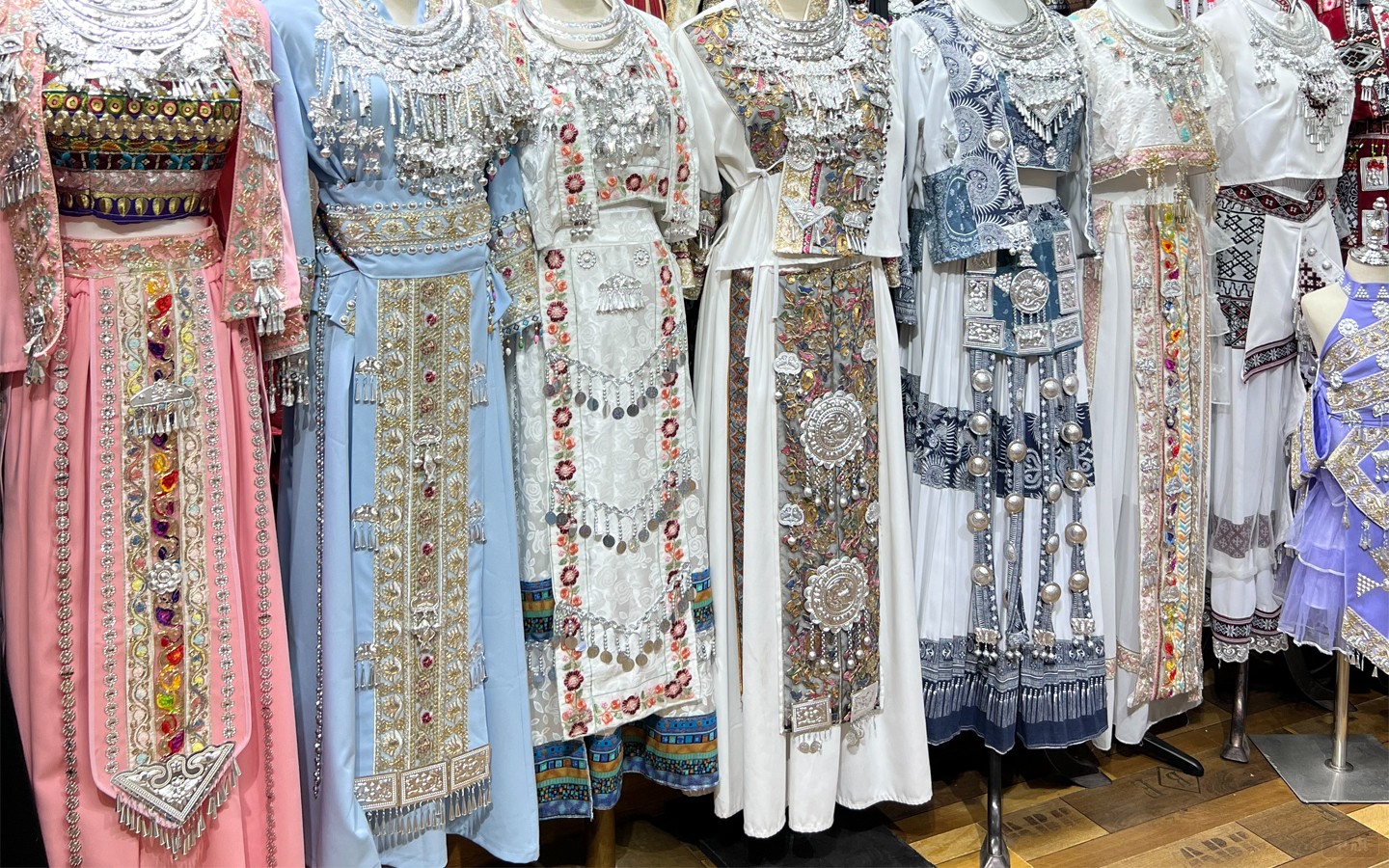 租赁的特色服饰.jpg