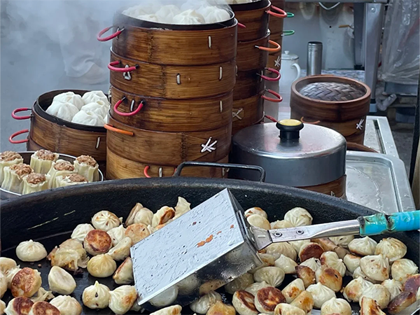 水煎包看着食欲是非常哇塞的.png