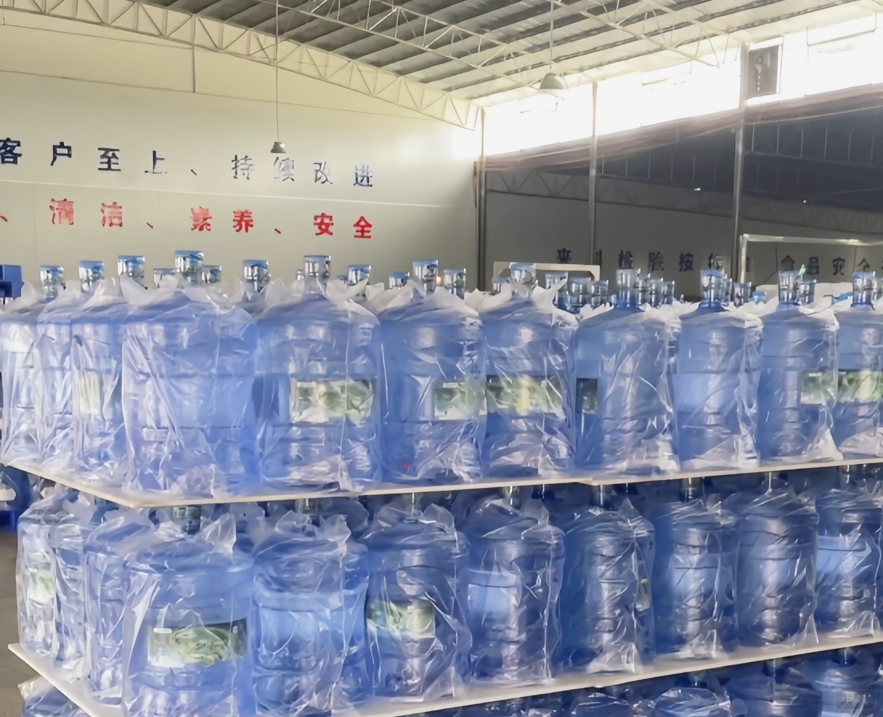 桶装水也是属于与包装食品，所以需要办理食品经营许可证.jpg