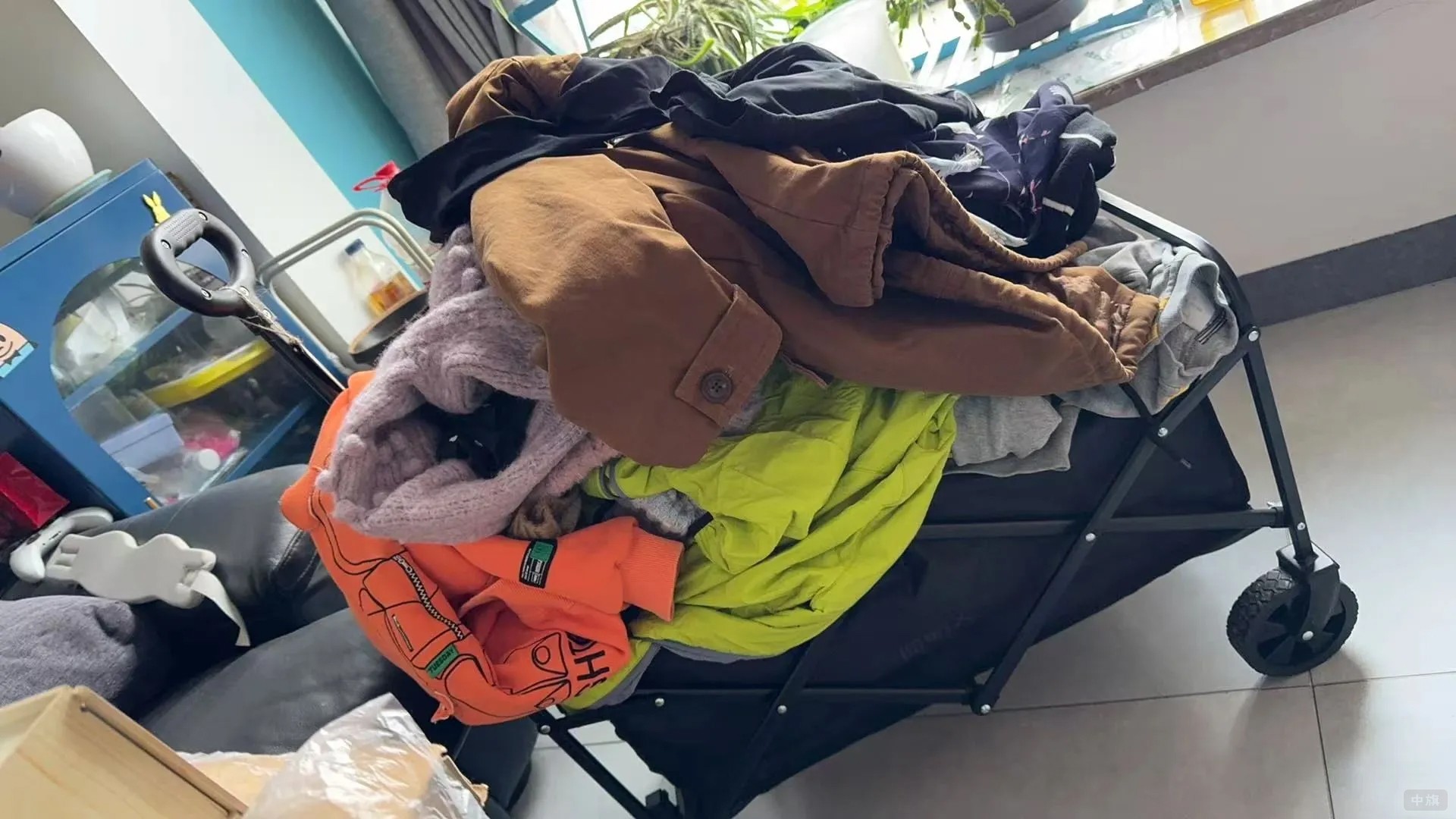 亲戚们和孩子的旧衣服都可以卖