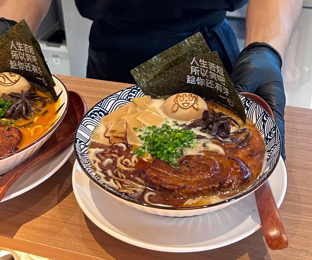拉面店厨房需要煮汤