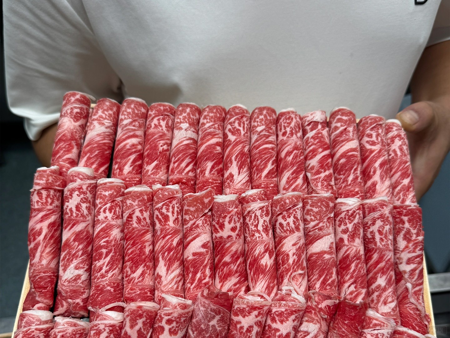 火锅食材批发店里的羊肉非常新鲜