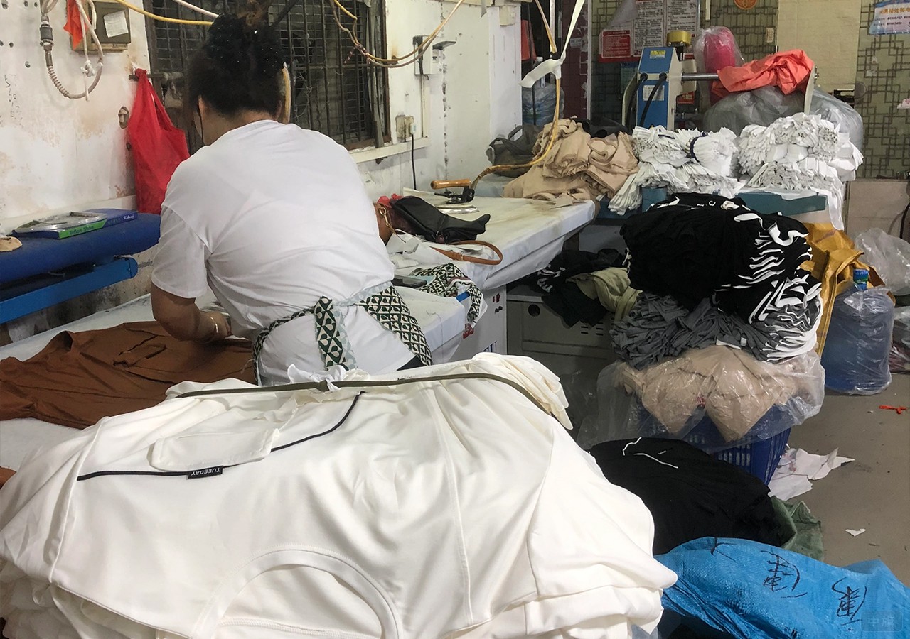 衣服现在开始熨烫了