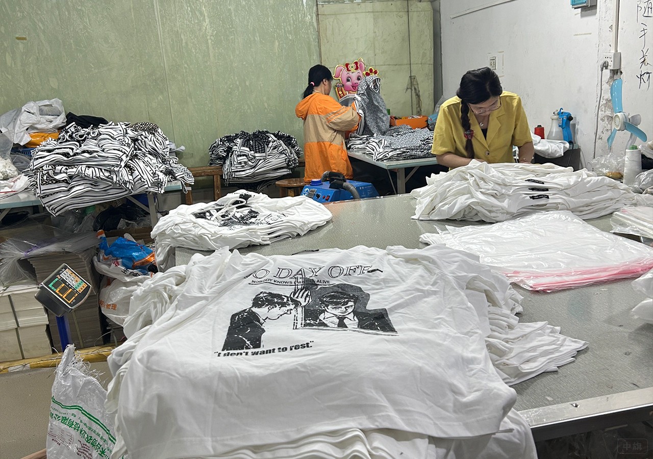 衣服开始打包然后准备发货了