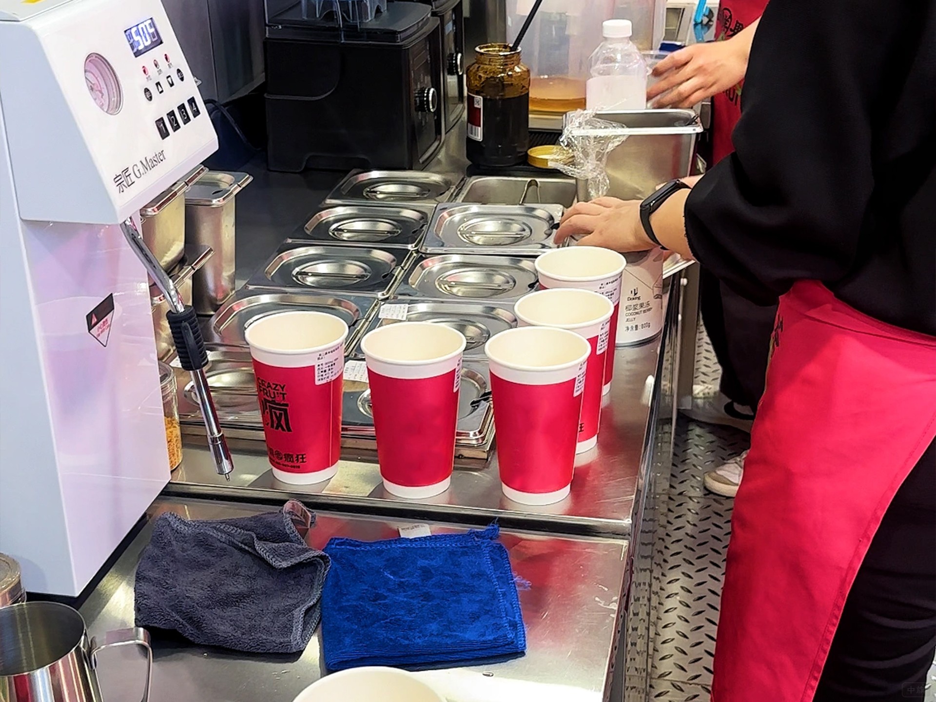 鲜果奶茶店