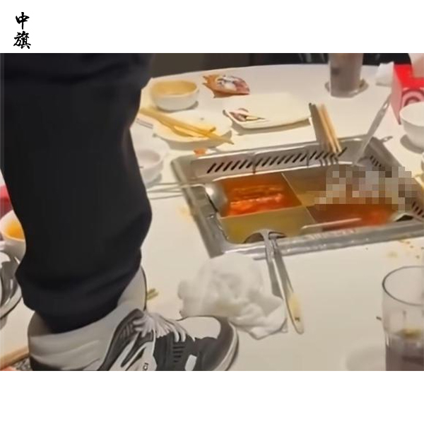 海底捞“小便”事件结束了，法院判肇事者赔220万元