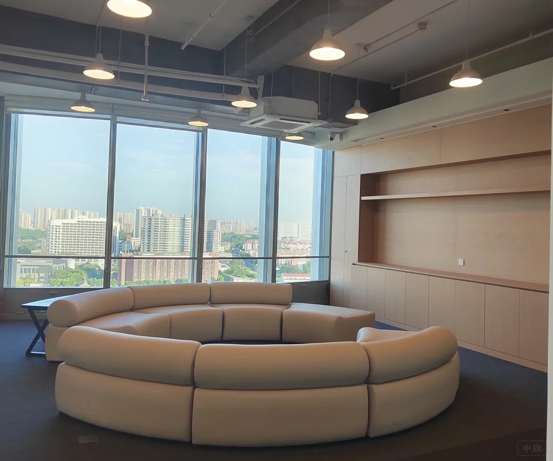 这里是会客区，可以接待学生和学生家长