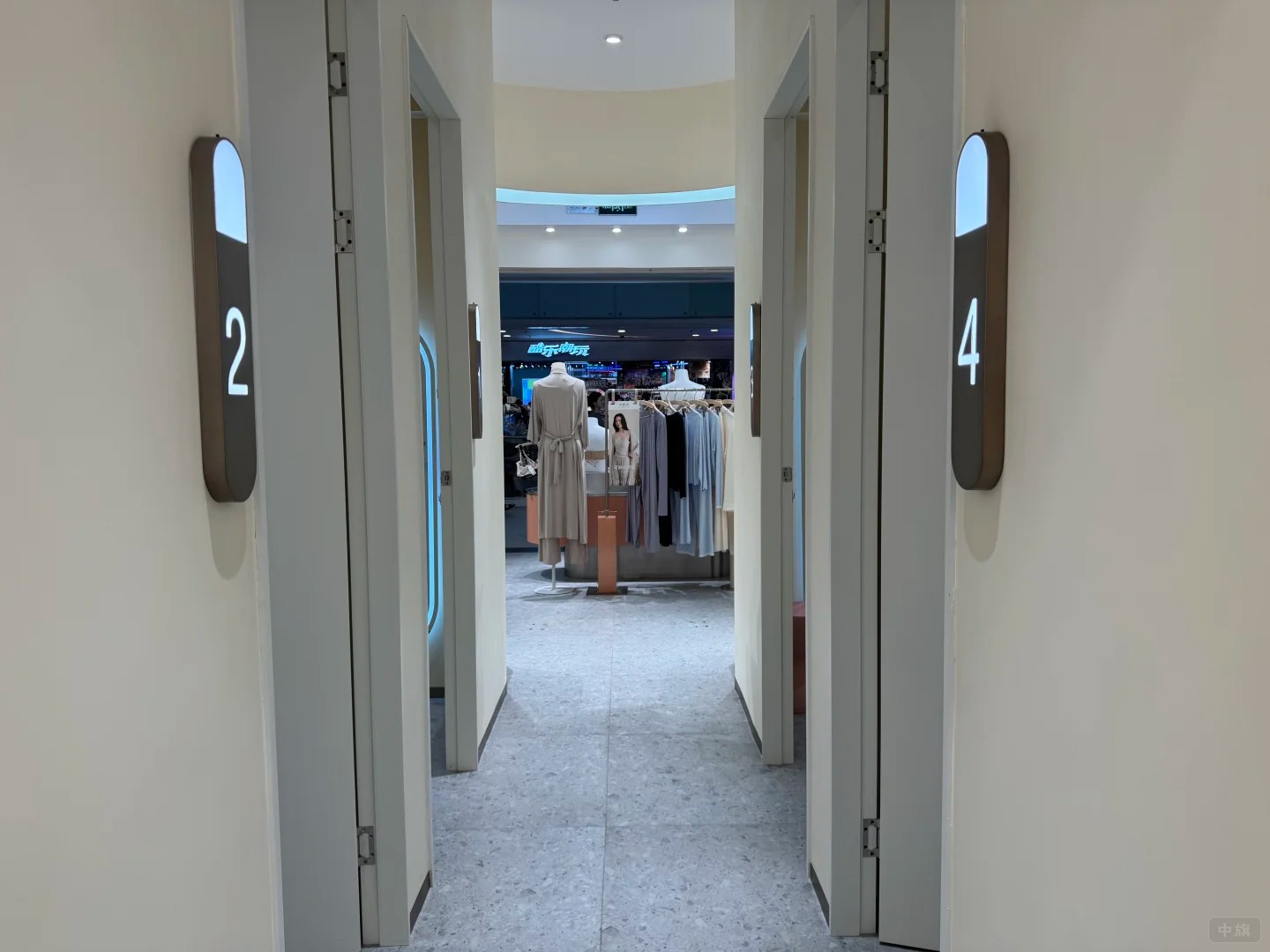 女士更衣间，一定要有私密性