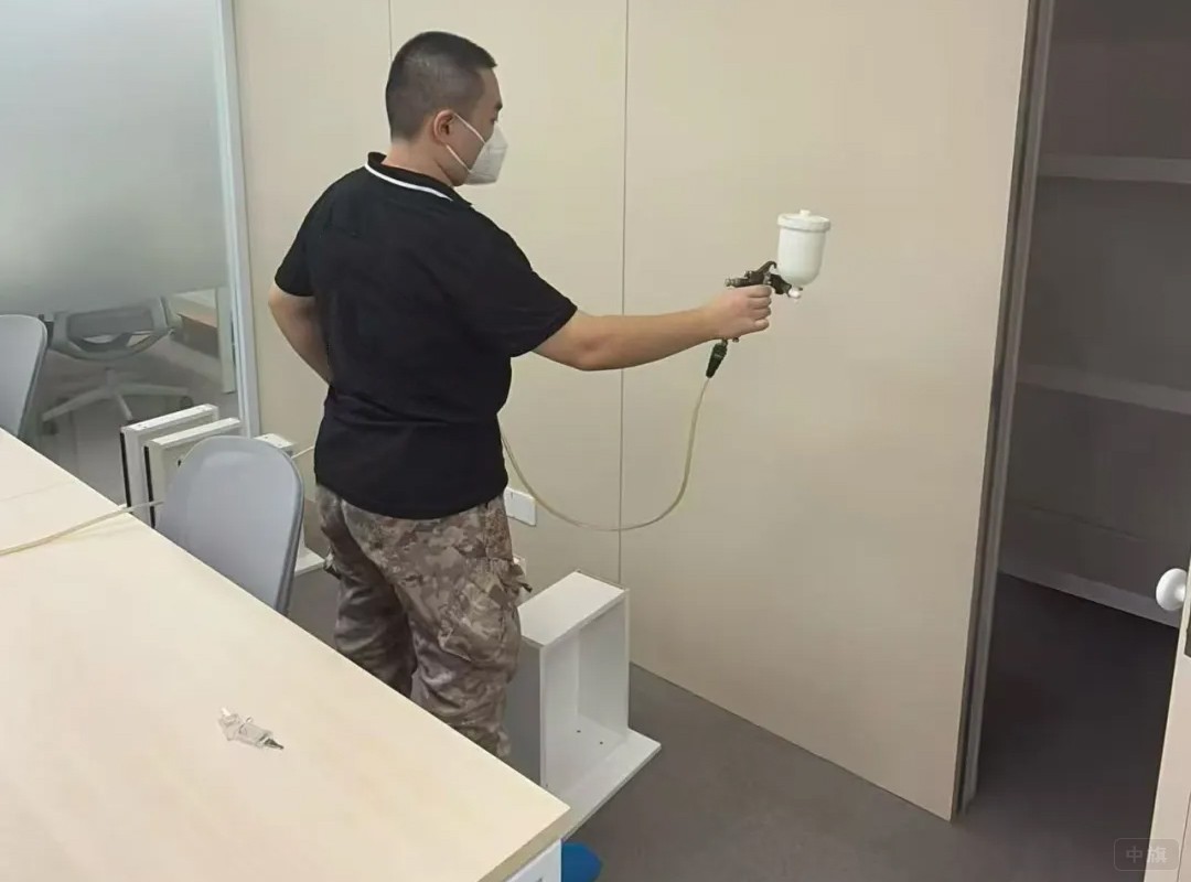 正在做空气治理的小师傅