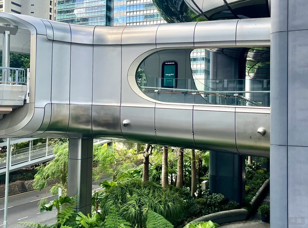 香港地铁中环站J2出口,步行3min 香港地铁中环站J2出口,步行3min