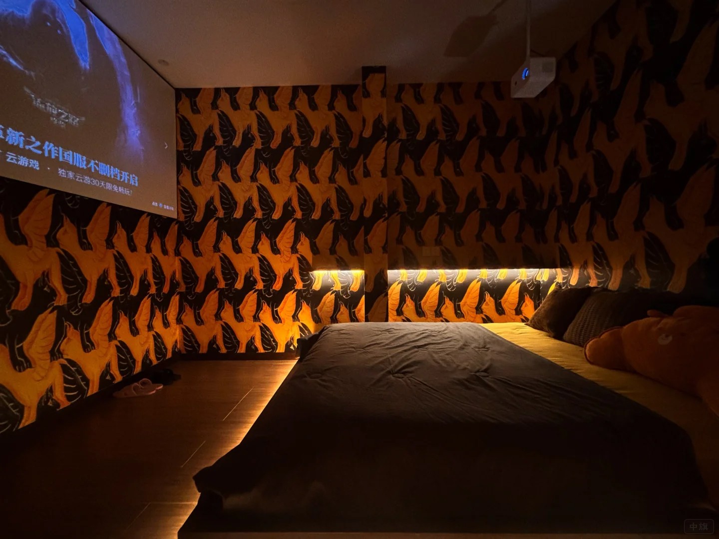 躺在床上观影还是非常舒服的 躺在床上观影还是非常舒服的