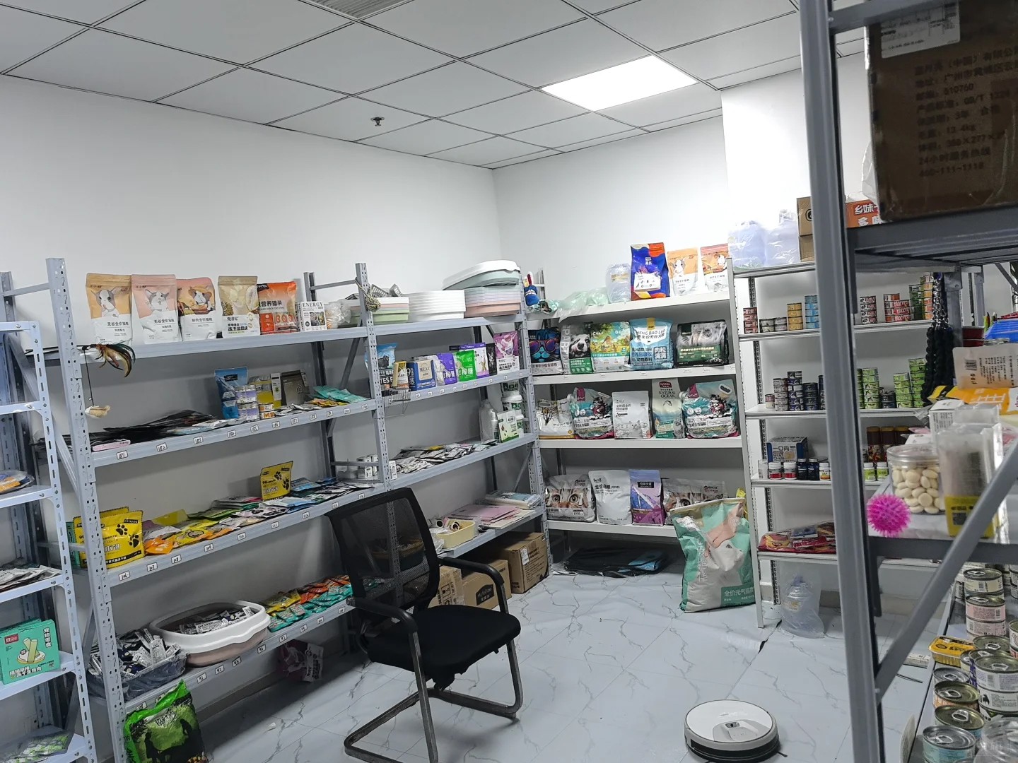 宠物店的基本装修有点简陋