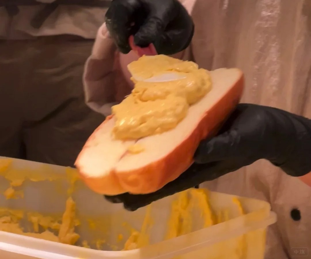 先来一大勺榴莲酱