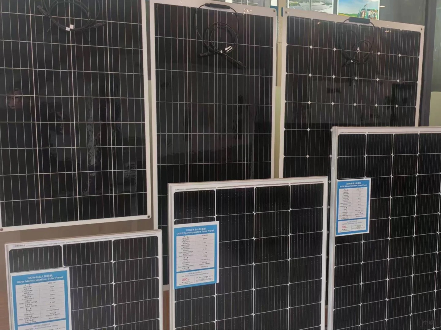 这种光伏组件也能拆解回收,但是需要专业的企业来做这件事 这种光伏组件也能拆解回收,但是需要专业的企业来做这件事