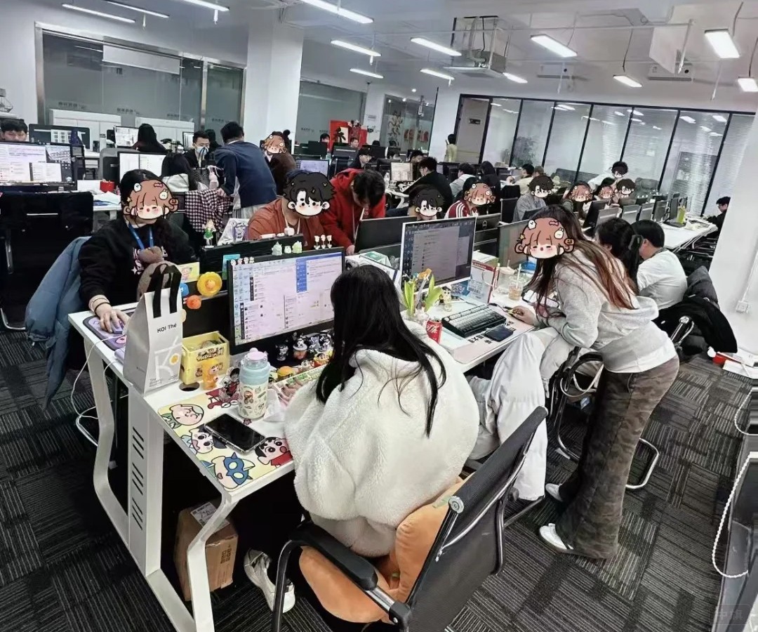 资质代办公司早就不是跑腿了,这是我们公司的内部人员 资质代办公司早就不是跑腿了,这是我们公司的内部人员