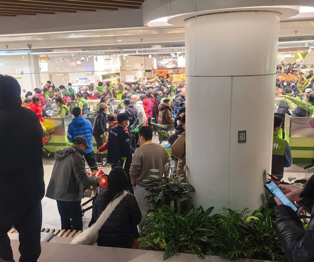 超市里的人超级多，那么晚上记账的时候呢？肯定都是电子化