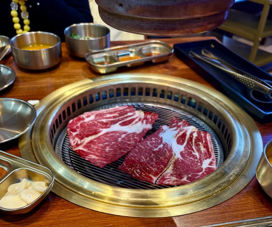 昨天去她家吃了一顿烤肉，非常好吃