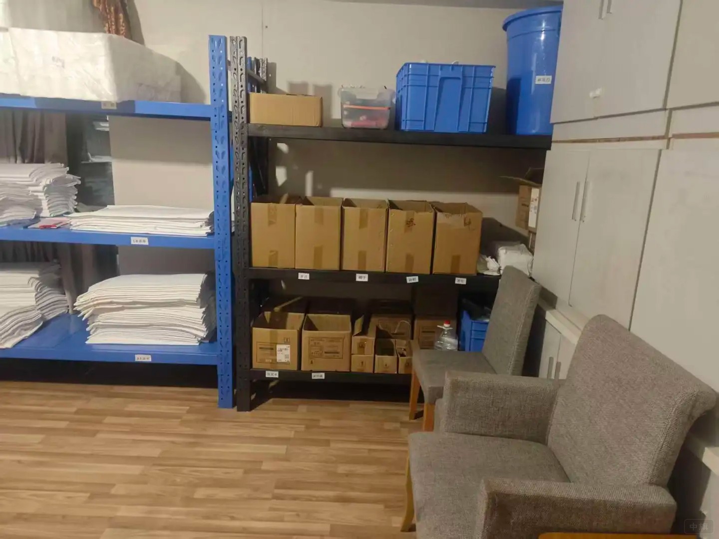 布草间旁边的就是密闭保洁柜,需要常关闭状态 布草间旁边的就是密闭保洁柜,需要常关闭状态